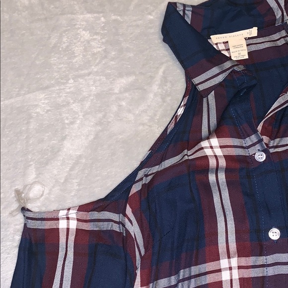 button up/ open shoulder flannel - Picture 2 of 3